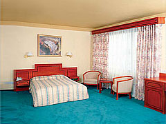 Dnipro Hotel 6 , Kiev, Ucrania