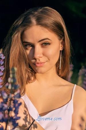 210371 - Anna Edad: 21 - Ucrania