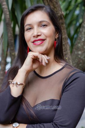 210687 - Claudia Edad: 45 - Colombia