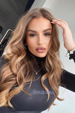 211203 - Daria Edad: 27 - Italia