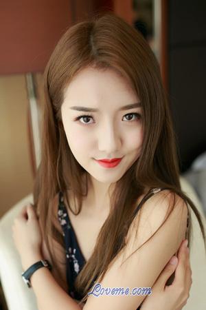 214675 - Rosalind Edad: 27 - China
