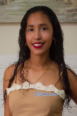 217338 - Ariana Edad: 20 - Per&uacute;
